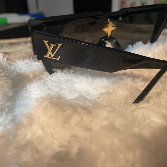 Louis Vuitton sunglasses - Picture 2 of 2